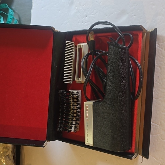 Schick Vintage Styling Dryer In BOX W/ Attachments - Picture 5 of 5